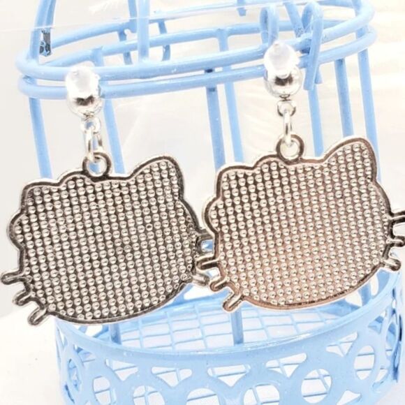 Brand New S925 Silver Hello Kitty Earrings - Picture 2 of 2
